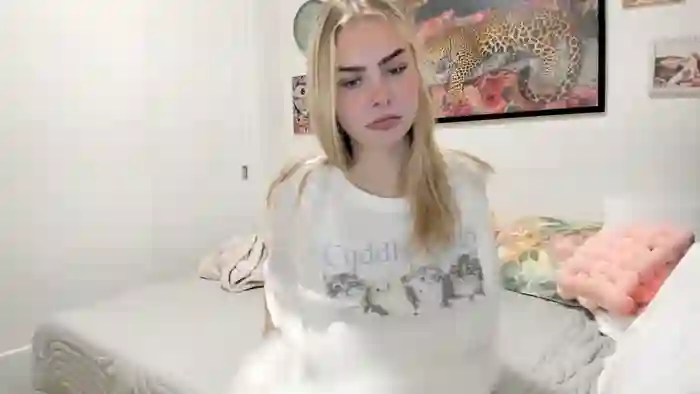 ariah_is_blonde