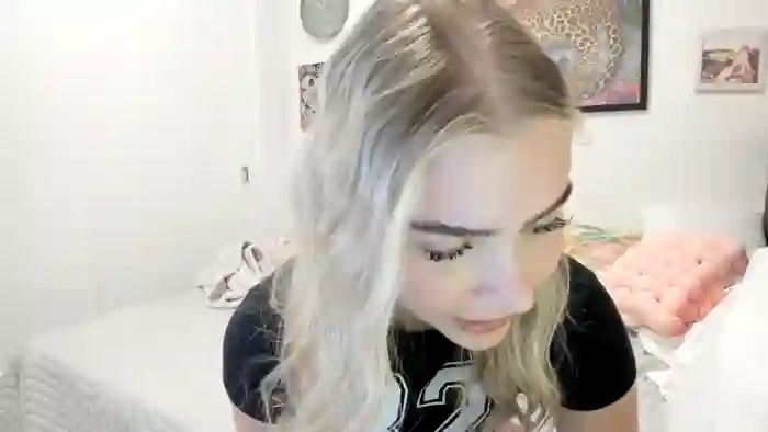 ariah_is_blonde