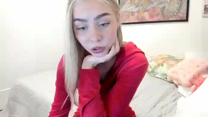 ariah_is_blonde