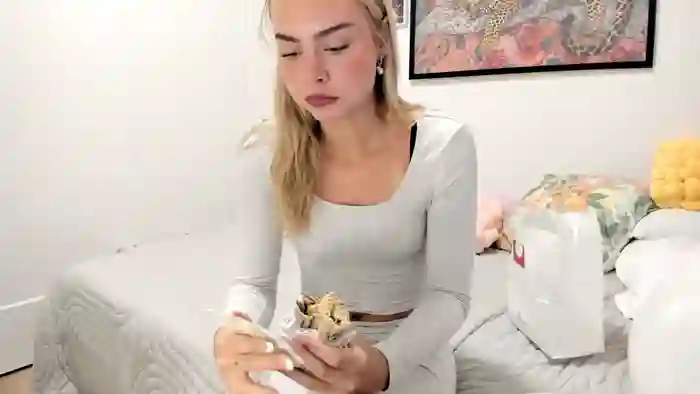 ariah_is_blonde