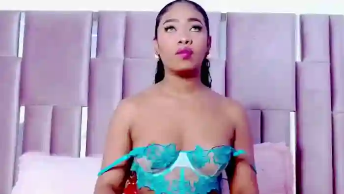 nahomy-jones