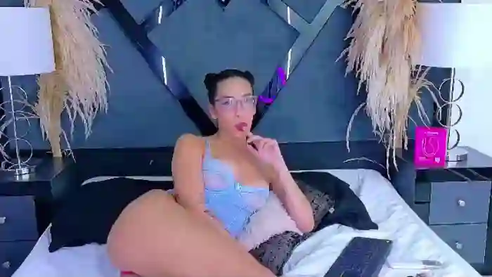 kylie-whitee