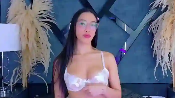 kylie-whitee