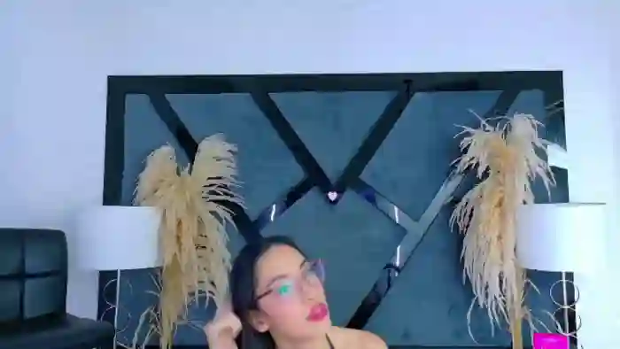 kylie-whitee