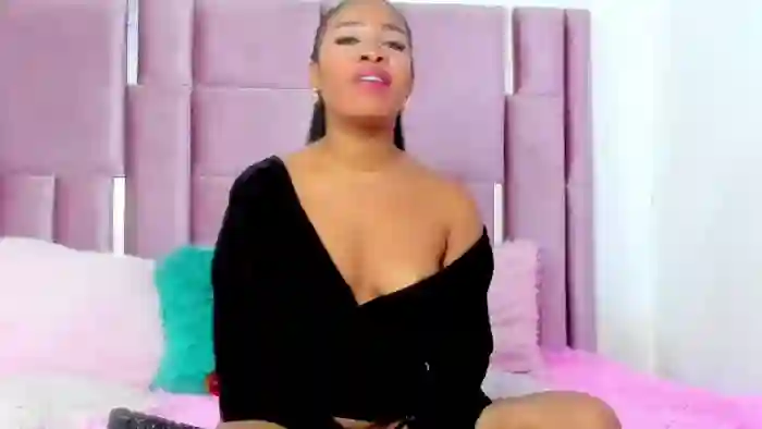 nahomy-jones