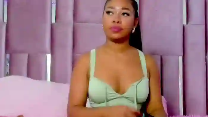 nahomy-jones