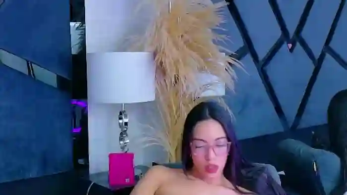 kylie-whitee