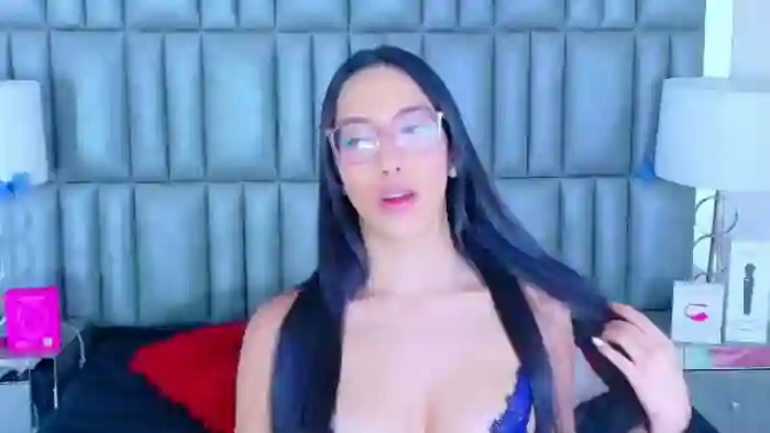 kylie-whitee