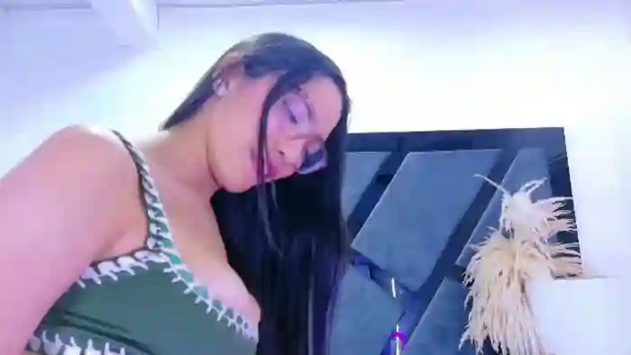 kylie-whitee