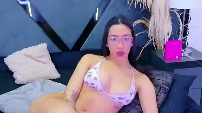 kylie-whitee
