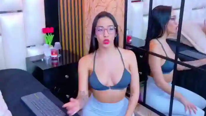kylie-whitee