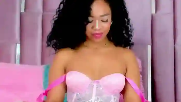 nahomy-jones