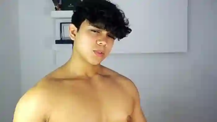 noah-prada