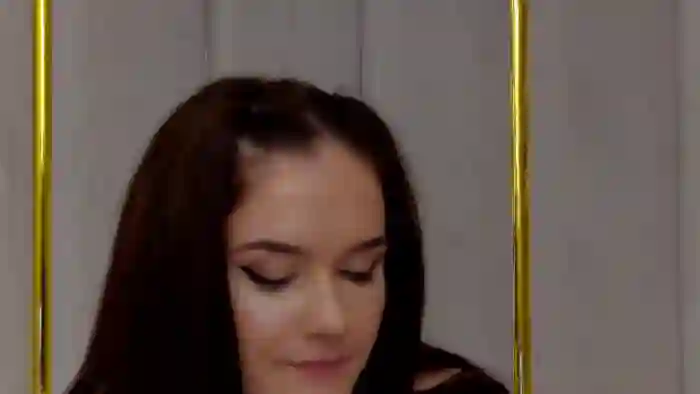 elisa-james