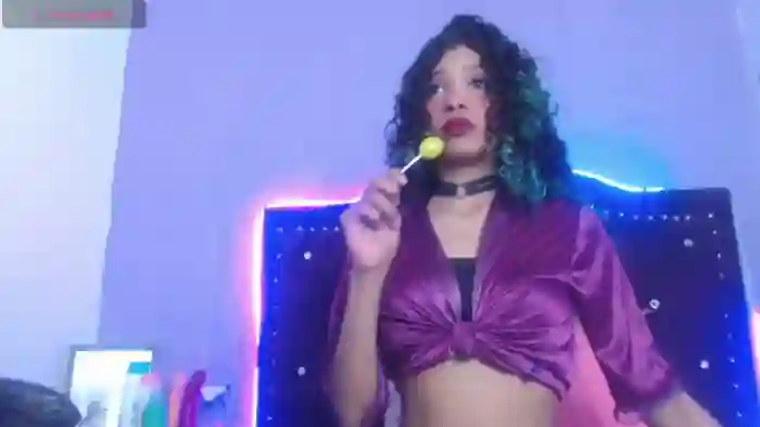 petite-ariana