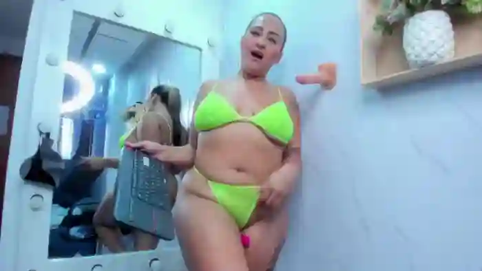 julieta-collinsx