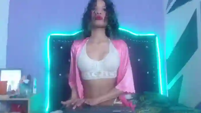 petite-ariana