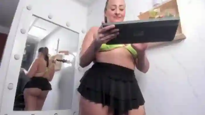 julieta-collinsx