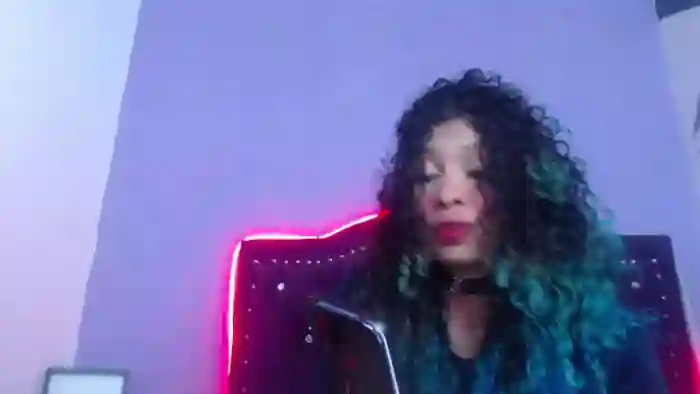 petite-ariana