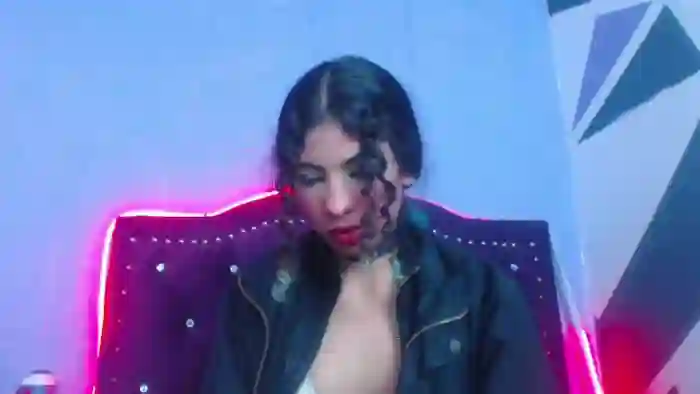 petite-ariana
