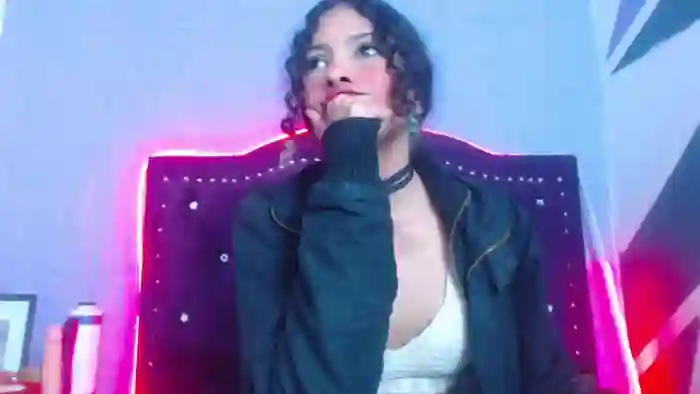 petite-ariana