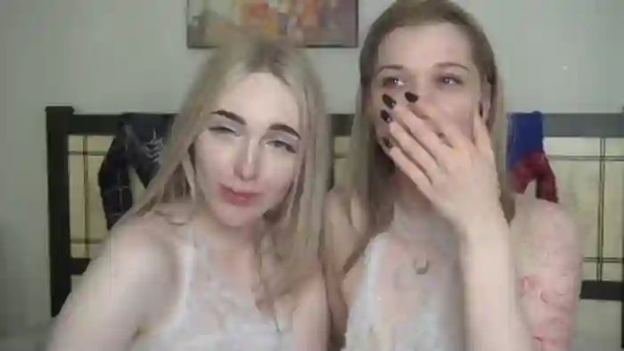 mae-beddingfield-and-sara-mauri