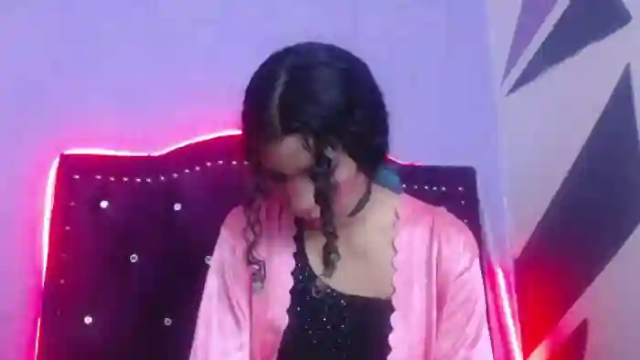 petite-ariana