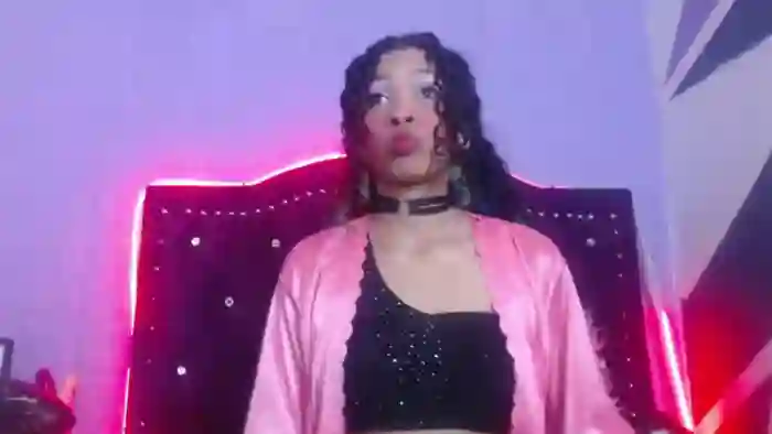 petite-ariana
