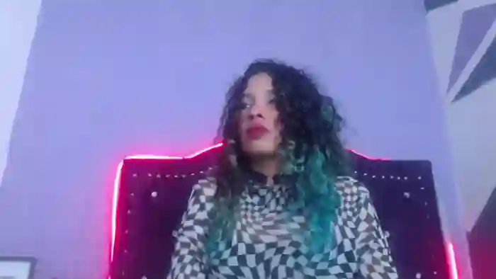 petite-ariana