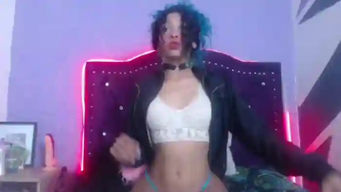 petite-ariana