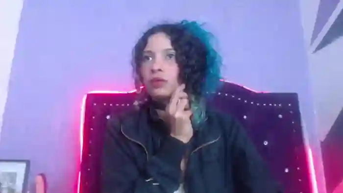 petite-ariana