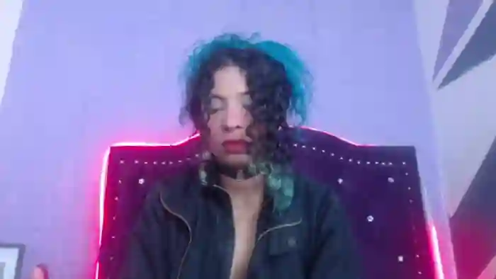 petite-ariana
