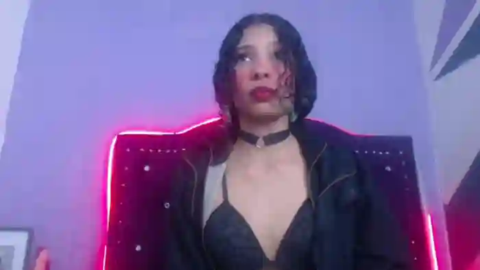 petite-ariana