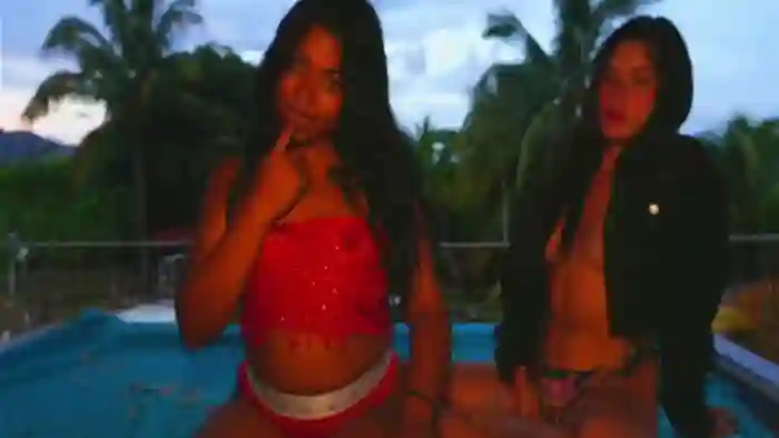 mansion-girls