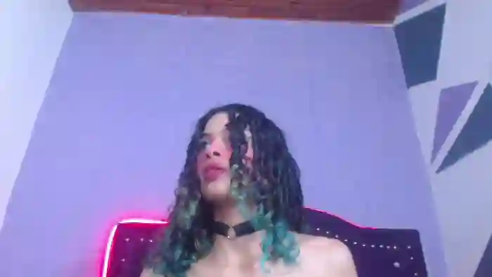 petite-ariana