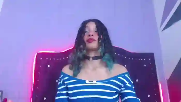 petite-ariana