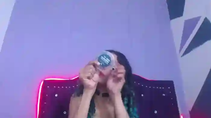 petite-ariana