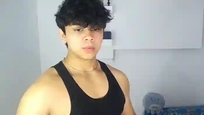 noah-prada