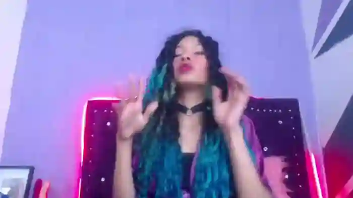 petite-ariana