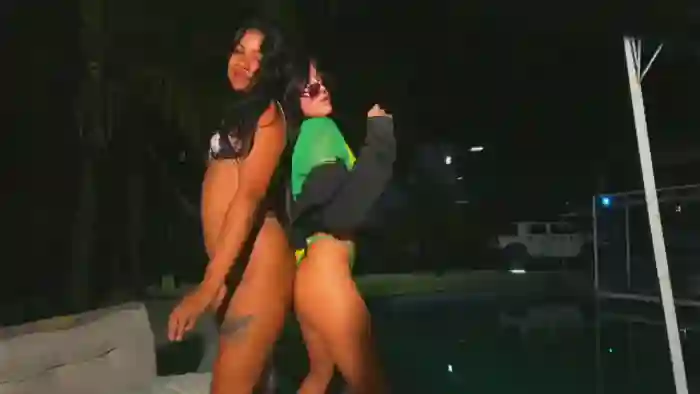 mansion-girls