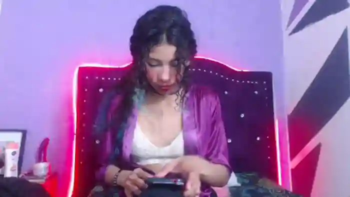 petite-ariana