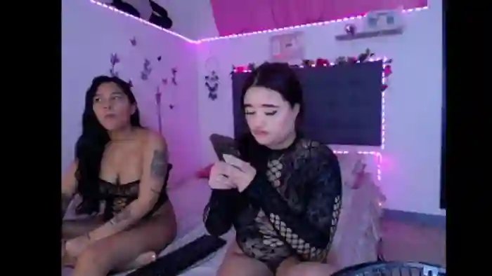 mia-and-isabel