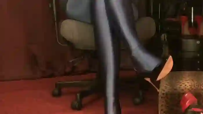 mistress-vivian