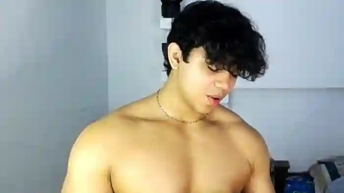 noah-prada