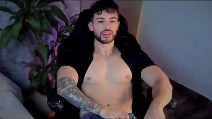 valenthino-king