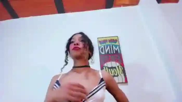 petite-ariana