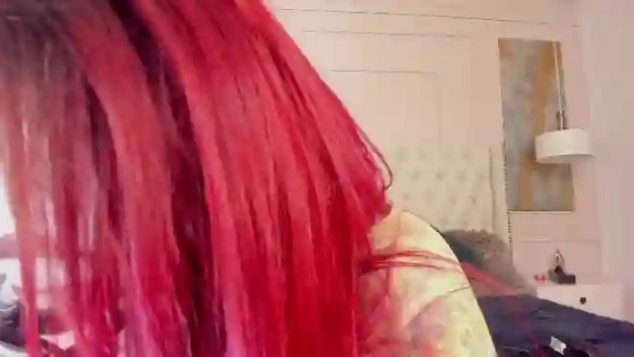nikiita-red