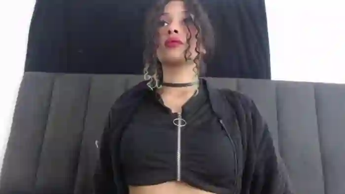 petite-ariana