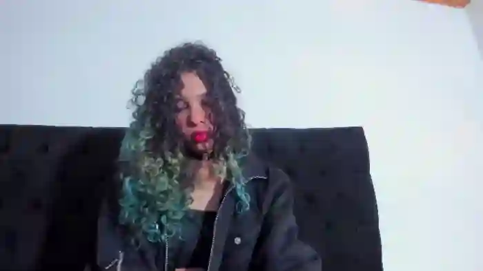 petite-ariana