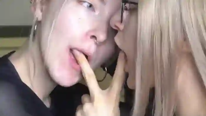 mae-beddingfield-and-sara-mauri